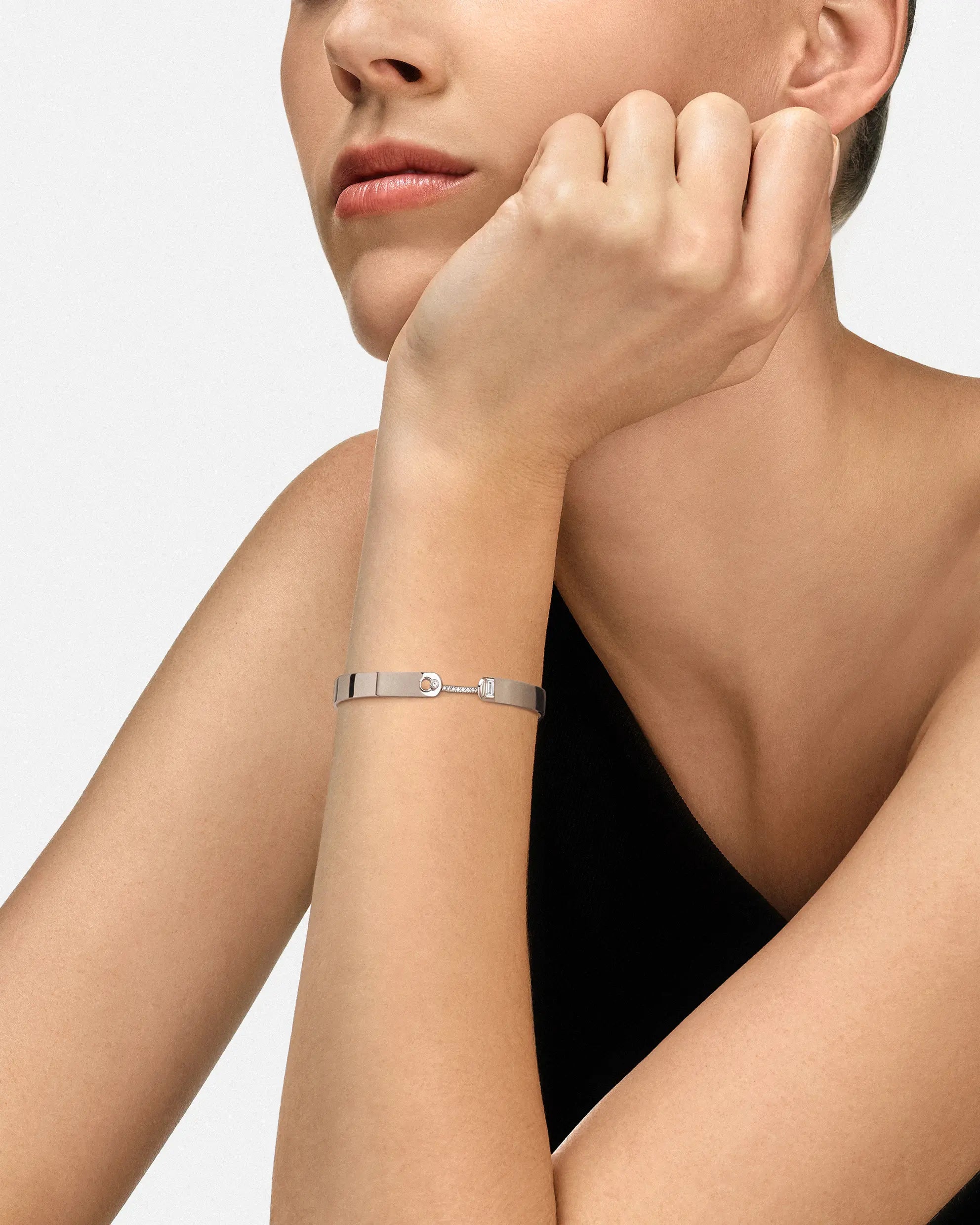 Dinner Date Gm Mood Bangle In White Gold Nouvel Heritage 8698